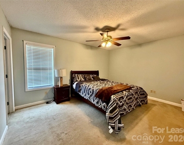 2809 Faircroft Way - Photo Thumbnail 10