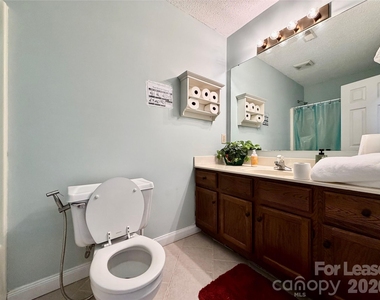 2809 Faircroft Way - Photo Thumbnail 12