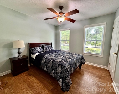 2809 Faircroft Way - Photo Thumbnail 8