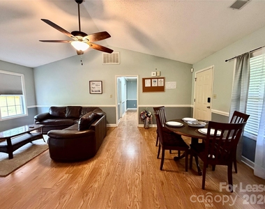 2809 Faircroft Way - Photo Thumbnail 2