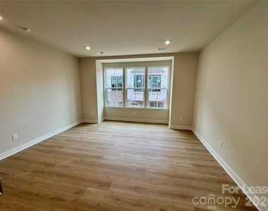 5021 Chinook Lane - Photo Thumbnail 10