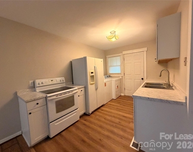 825 Rodey Avenue - Photo Thumbnail 5