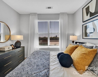 2020 W Morehead Street - Photo Thumbnail 16