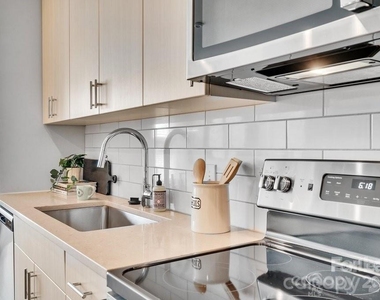 2020 W Morehead Street - Photo Thumbnail 23
