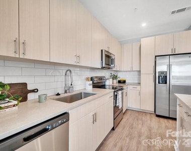 2020 W Morehead Street - Photo Thumbnail 18