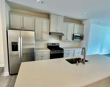 11117 Emerson Landing Drive - Photo Thumbnail 4