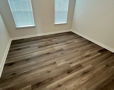 11117 Emerson Landing Drive - Photo Thumbnail 8