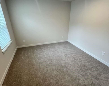 11117 Emerson Landing Drive - Photo Thumbnail 16
