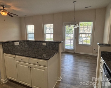 7411 Red Mulberry Way - Photo Thumbnail 10