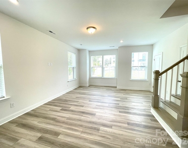 5005 Layman Drive - Photo Thumbnail 8