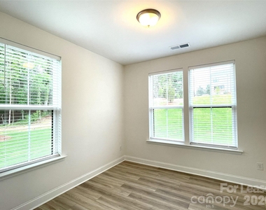 5005 Layman Drive - Photo Thumbnail 6