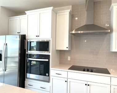 5005 Layman Drive - Photo Thumbnail 10