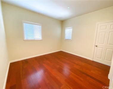 113 Sunset Avenue - Photo Thumbnail 5