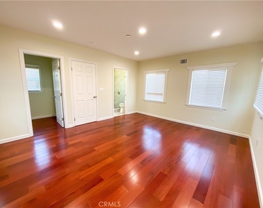 113 Sunset Avenue - Photo Thumbnail 11