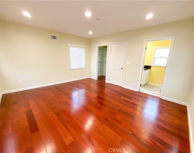 113 Sunset Avenue - Photo Thumbnail 10