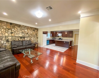 113 Sunset Avenue - Photo Thumbnail 3