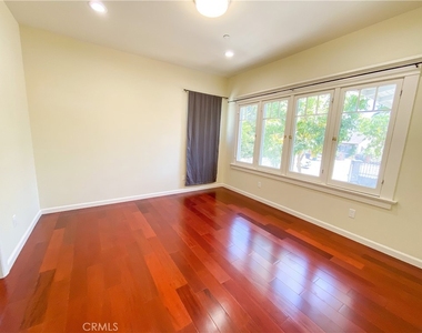 113 Sunset Avenue - Photo Thumbnail 4