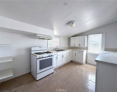 247 Stephen Street - Photo Thumbnail 2