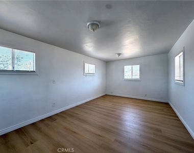 247 Stephen Street - Photo Thumbnail 9