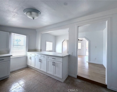 247 Stephen Street - Photo Thumbnail 3