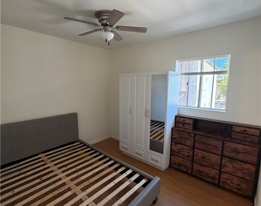 10642 Nettleton #1/2 - Photo Thumbnail 5