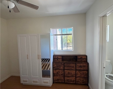 10642 Nettleton #1/2 - Photo Thumbnail 7