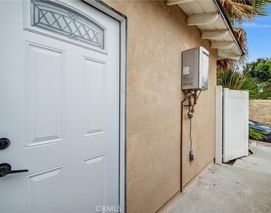 21713 Mulholland Dr - Photo Thumbnail 3