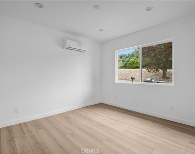 21713 Mulholland Dr - Photo Thumbnail 11