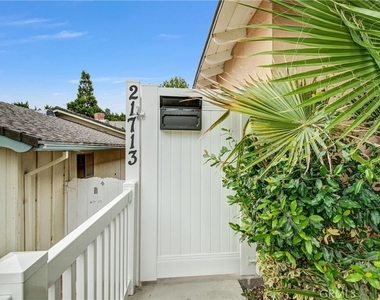 21713 Mulholland Dr - Photo Thumbnail 2