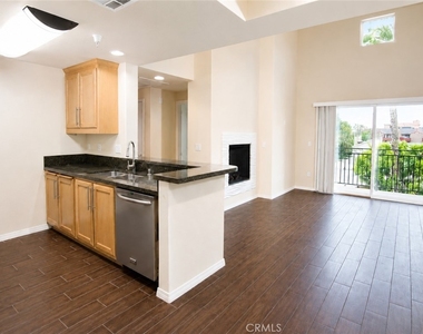 11925 Kling Street - Photo Thumbnail 9