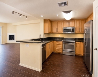11925 Kling Street - Photo Thumbnail 12