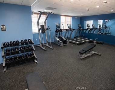11925 Kling Street - Photo Thumbnail 7