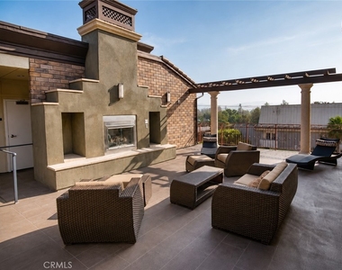 11925 Kling Street - Photo Thumbnail 4
