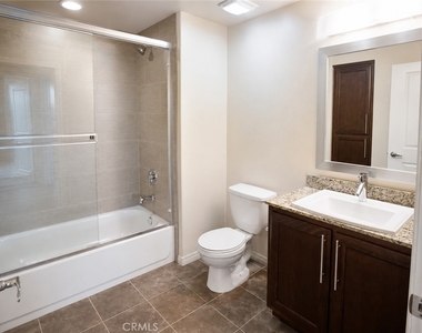 11925 Kling Street - Photo Thumbnail 14