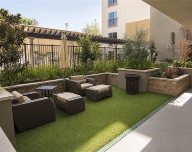11925 Kling Street - Photo Thumbnail 1