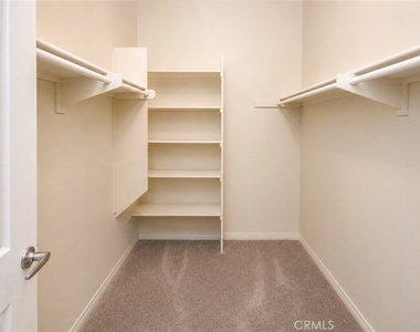 11925 Kling Street - Photo Thumbnail 15