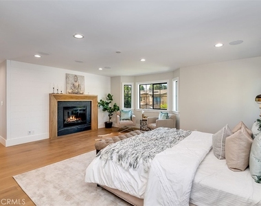 14803 Otsego Street - Photo Thumbnail 22