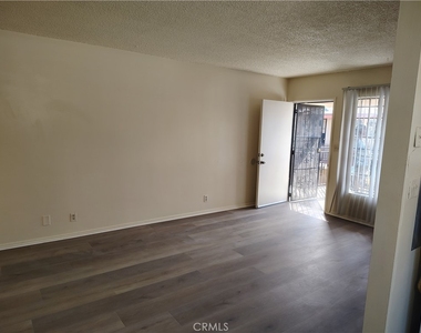 11022 Crenshaw Boulevard - Photo Thumbnail 2