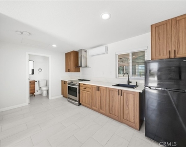 1610 Amador Avenue - Photo Thumbnail 5