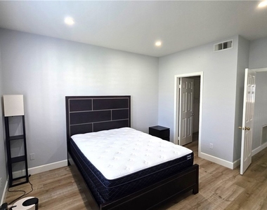 16348 Creekside - Photo Thumbnail 12