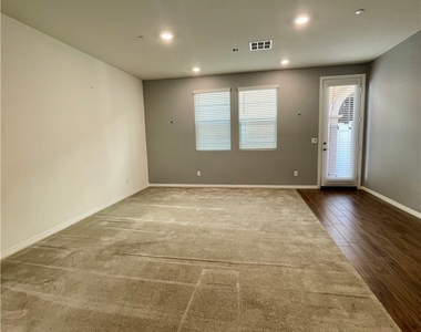 5946 Sendero Avenue - Photo Thumbnail 2
