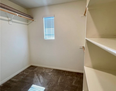 5946 Sendero Avenue - Photo Thumbnail 7