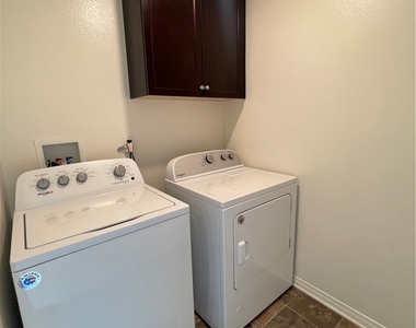 5946 Sendero Avenue - Photo Thumbnail 8