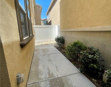 5946 Sendero Avenue - Photo Thumbnail 9