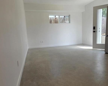 517 N Avenue 50 - Photo Thumbnail 1