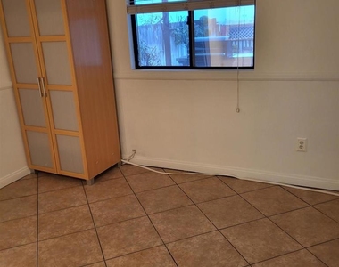 4737 Rising Glen Drive - Photo Thumbnail 9