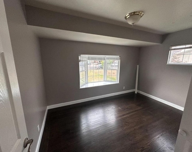 756 Broadmoor Drive - Photo Thumbnail 7