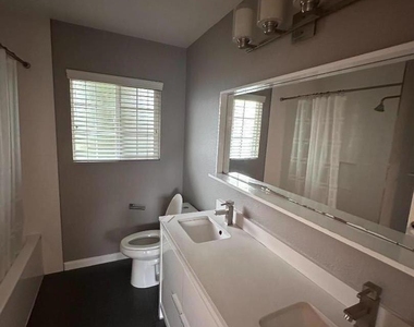 756 Broadmoor Drive - Photo Thumbnail 9