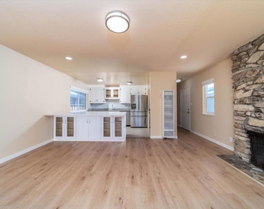 877 Miller Avenue - Photo Thumbnail 2