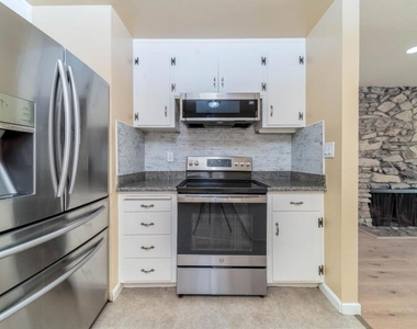 877 Miller Avenue - Photo Thumbnail 6